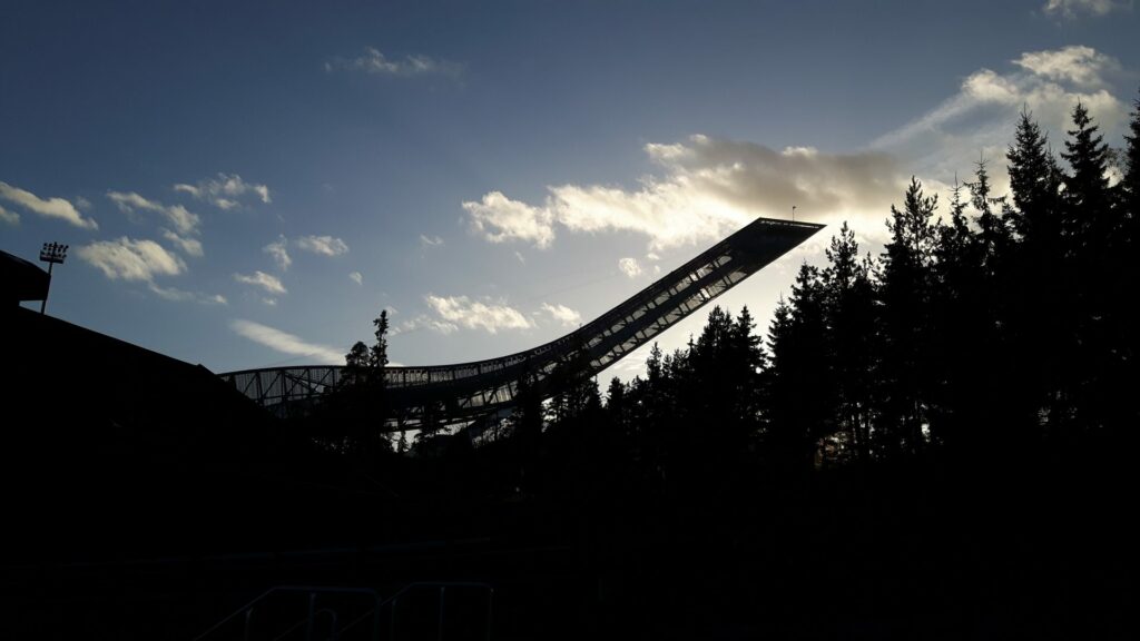 skokanský mostík Holmenkollbakken