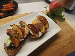 opekané nektárinky obložený chlebík